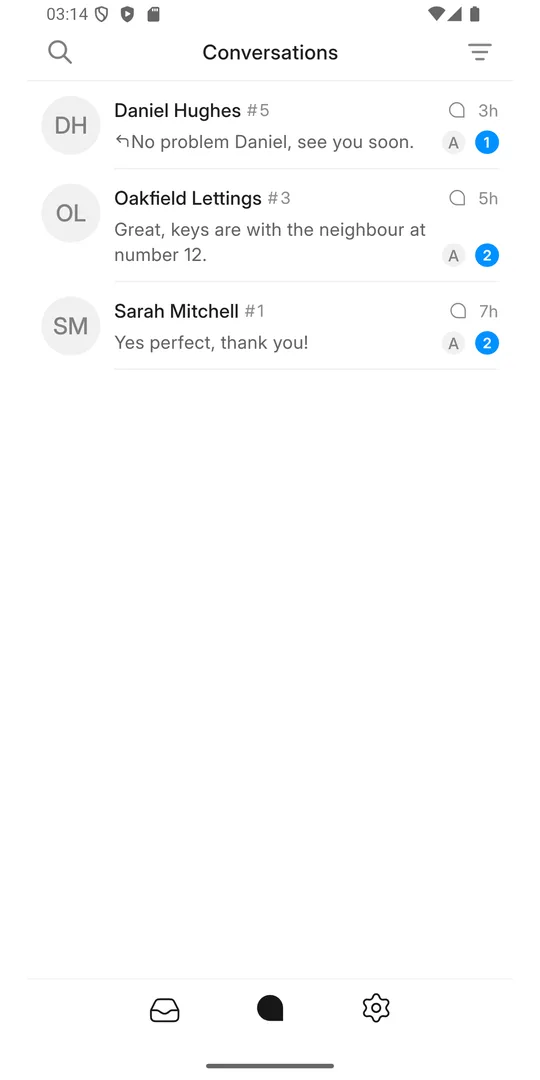 The conversations list in Dynamik Messenger, showing three customer conversations with unread counts